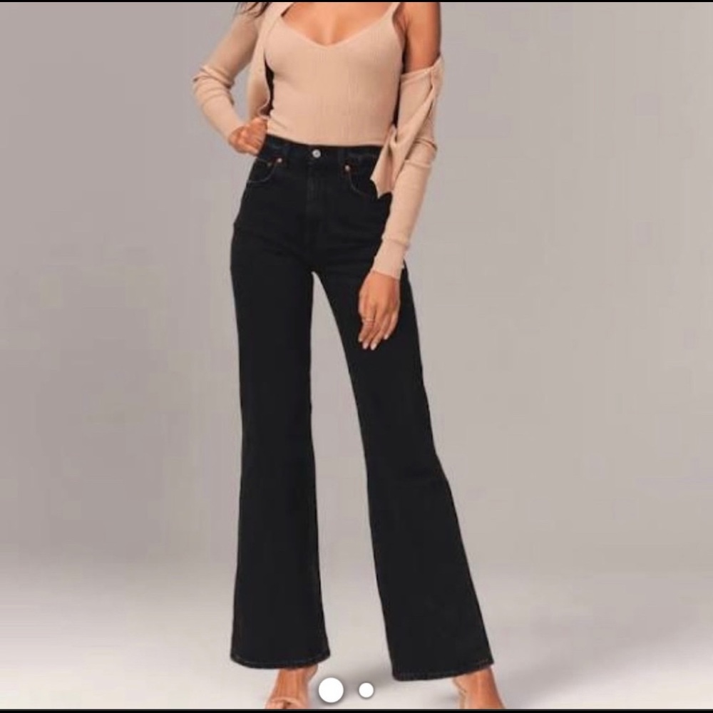 NWOT Abercrombie 90’s Relaxed Ultra High Rise Jean